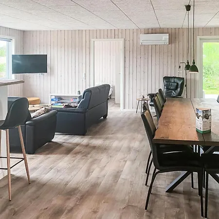 4 Bedroom Amazing In Casa de Férias *
