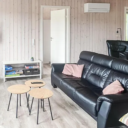 Semesterbostad 4 Bedroom Amazing In Skjern