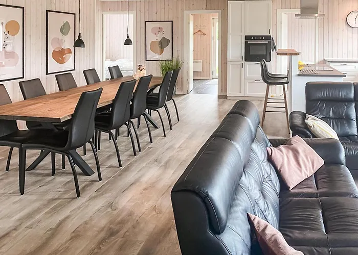 4 Bedroom Amazing In Casa de Férias *